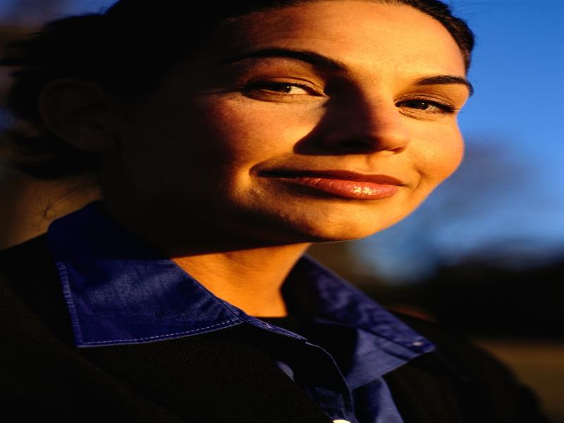 <abbr title=Translation&nbsp;missing&nbsp;(nl)></picture>Miley Cyprus with another new face</abbr>